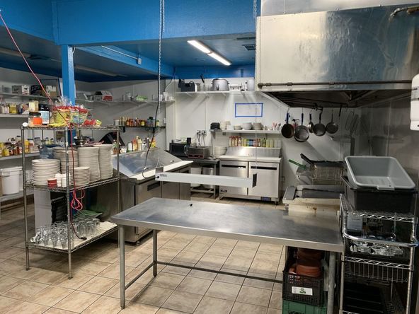 Restaurant For Lease off of HWY 198 - Includes All Equipment : 4545 West Noble Avenue, Visalia, CA 93277